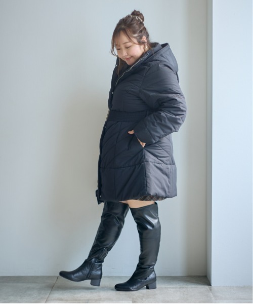 SMILE LAND（スマイルランド）の「＜大きいサイズ＞【らめちゃんコラボ】フェイクファーフード付中綿コート JERRY SELECT（ダウンジャケット/コート・レディース・ブラック/ホワイト・3L/L/LL/4L/5L）」の7枚目の写真