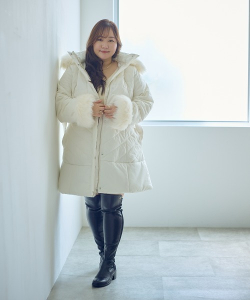 SMILE LAND（スマイルランド）の「＜大きいサイズ＞【らめちゃんコラボ】フェイクファーフード付中綿コート JERRY SELECT（ダウンジャケット/コート・レディース・ブラック/ホワイト・3L/L/LL/4L/5L）」の9枚目の写真