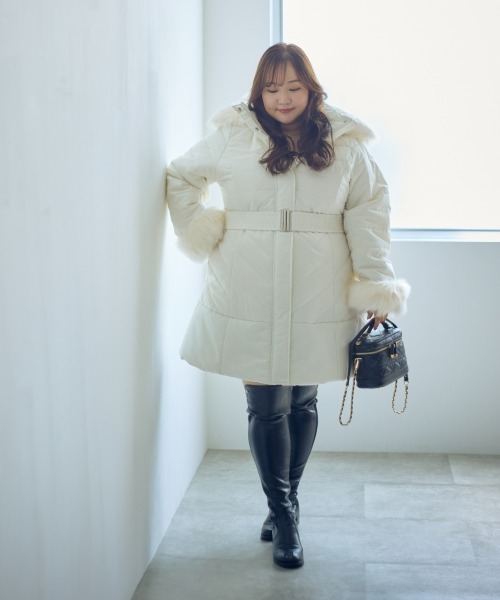 SMILE LAND（スマイルランド）の「＜大きいサイズ＞【らめちゃんコラボ】フェイクファーフード付中綿コート JERRY SELECT（ダウンジャケット/コート・レディース・ブラック/ホワイト・3L/L/LL/4L/5L）」の10枚目の写真