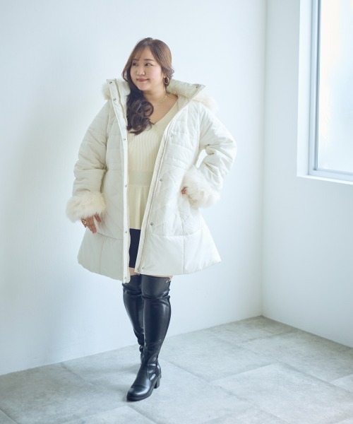 SMILE LAND（スマイルランド）の「＜大きいサイズ＞【らめちゃんコラボ】フェイクファーフード付中綿コート JERRY SELECT（ダウンジャケット/コート・レディース・ブラック/ホワイト・3L/L/LL/4L/5L）」の21枚目の写真