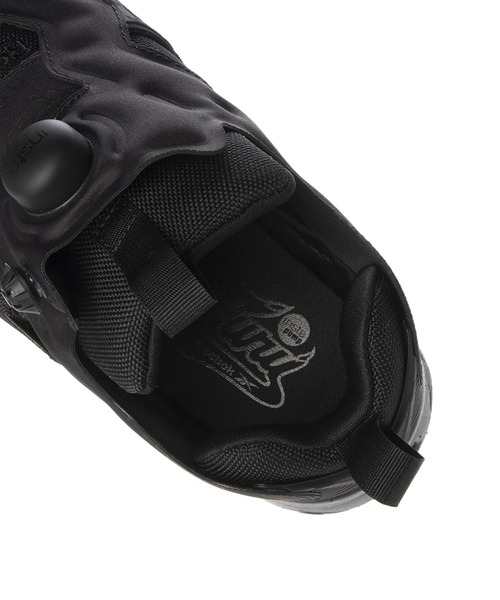 Reebok(リーボック)の「INSTAPUMP FURY 94 100211659(スリッポン・メンズ・ブラック・28.5cm/28.0cm/27.5cm/27.0cm/26.5cm/26.0cm/25.5cm/25.0cm/24.5cm/24.0cm/23.5cm/30.0cm/29.0cm/23.0cm)」の6枚目の写真