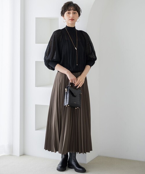 23区(ニジュウサンク)の「【洗える】シアーギャザー ハイネック ニット(ニット/セーター・レディース・ベージュ系/ライトグレー系/ブラック系・38)」の9枚目の写真