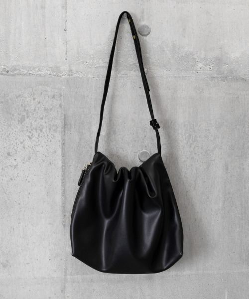 Miniministore(ミニミニストア)の「ショルダーバッグ 韓国風 ギャザーバッグ(ショルダーバッグ・レディース・ブラック/シルバー/オフホワイト/ライトブラウン・FREE)」の13枚目の写真