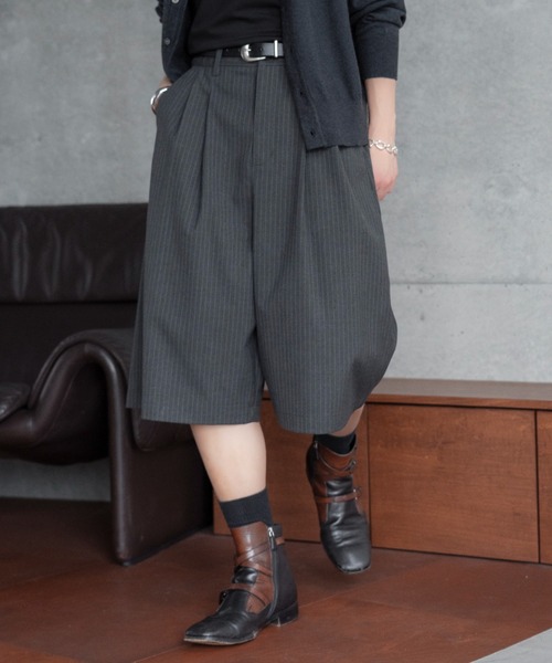 SINSS（シンス）の「Two tuck wide stripe shorts / ツータックワイドストライプショーツ（その他パンツ・メンズ・ブラック/チャコール・SMALL/MEDIUM/LARGE/X-SMALL）」の8枚目の写真