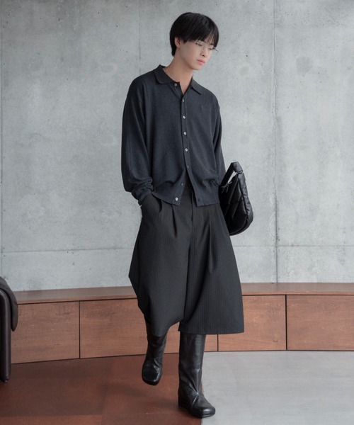 SINSS（シンス）の「Two tuck wide stripe shorts / ツータックワイドストライプショーツ（その他パンツ・メンズ・ブラック/チャコール・SMALL/MEDIUM/LARGE/X-SMALL）」の4枚目の写真