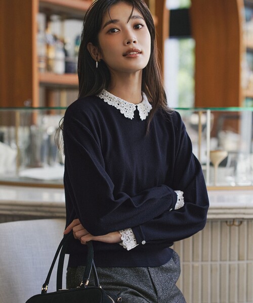 23区 L(ニジュウサンクオオキイサイズ)の「【洗える】エンブロイダリー フラワーレースコンビ ニット(ニット/セーター・レディース・グレー系/ネイビー系/ブラック系・44/46/48)」の3枚目の写真