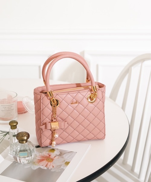 dazzlin(ダズリン)の「【dazzlin / ダズリン】 リボンチャーム付き キルティングミニハンドバッグ(ハンドバッグ・レディース・ブラック/ピンク/ミント/アイボリー・FREE)」の2枚目の写真