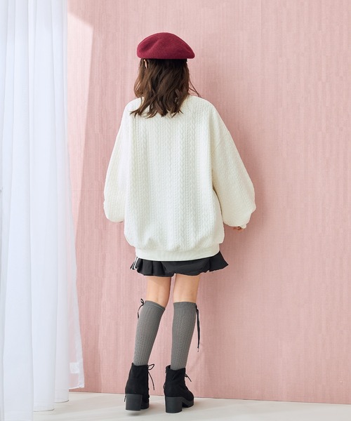 Amourire girl（アムリールガール）の「ふくれジャガード ゆるシルエットプルオーバー（スウェット・キッズ・オフホワイト/ブラック・160cm/150cm/140cm/130cm）」の6枚目の写真