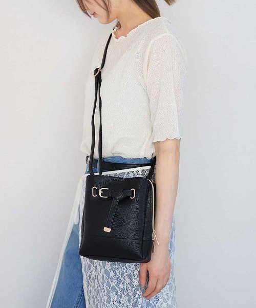 Bleu Bleuet(ブルーブルーエ)の「【ZOZO限定】合皮3層ショルダーバッグ(ショルダーバッグ・レディース・グレー/ブラック/ブラウン・FREE)」の1枚目の写真