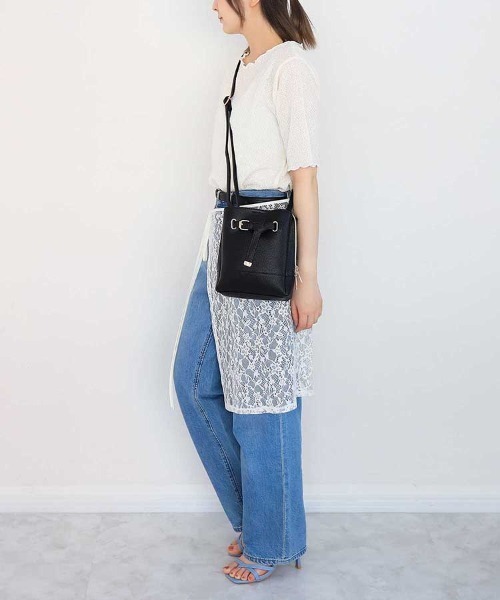 Bleu Bleuet(ブルーブルーエ)の「【ZOZO限定】合皮3層ショルダーバッグ(ショルダーバッグ・レディース・グレー/ブラック/ブラウン・FREE)」の4枚目の写真