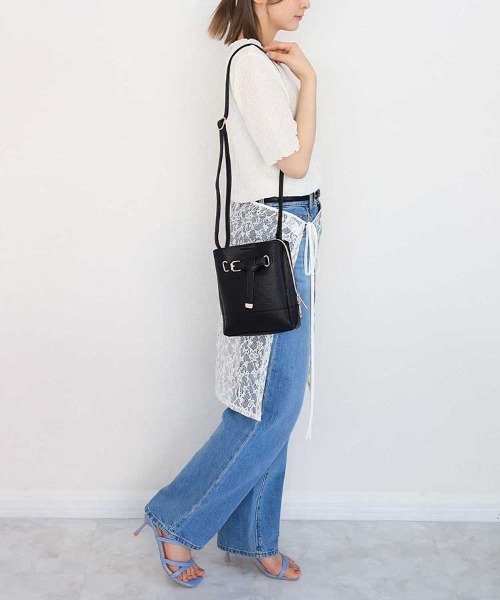 Bleu Bleuet(ブルーブルーエ)の「【ZOZO限定】合皮3層ショルダーバッグ(ショルダーバッグ・レディース・グレー/ブラック/ブラウン・FREE)」の5枚目の写真