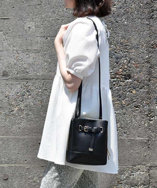 Bleu Bleuet(ブルーブルーエ)の「【ZOZO限定】合皮3層ショルダーバッグ(ショルダーバッグ・レディース・グレー/ブラック/ブラウン・FREE)」の11枚目の写真