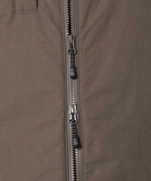 Grand PARK（グランドパーク）の「THERMOLITE（サーモライト）スタンドカラー中綿ベスト（ダウンベスト・メンズ・ブラック/カーキ/ブラウン・LARGE/MEDIUM）」の7枚目の写真