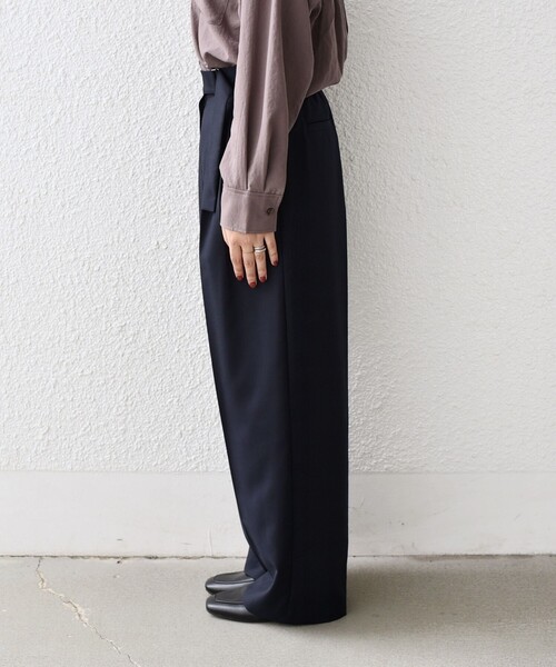 SHIPS Colors（シップス カラーズ）の「SHIPS Colors:〈手洗い可能〉TR ベルテッド タック パンツ（その他パンツ・レディース・ベージュ/ネイビー・SMALL/MEDIUM）」の19枚目の写真