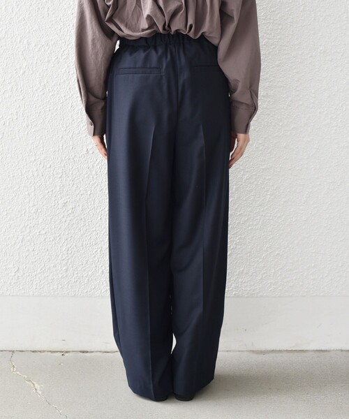 SHIPS Colors（シップス カラーズ）の「SHIPS Colors:〈手洗い可能〉TR ベルテッド タック パンツ（その他パンツ・レディース・ベージュ/ネイビー・SMALL/MEDIUM）」の20枚目の写真