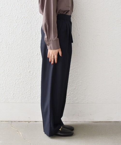 SHIPS Colors（シップス カラーズ）の「SHIPS Colors:〈手洗い可能〉TR ベルテッド タック パンツ（その他パンツ・レディース・ベージュ/ネイビー・SMALL/MEDIUM）」の21枚目の写真