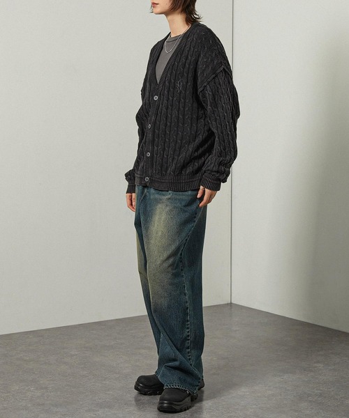 Alfred Alex（アルフレッドアレックス）の「【Alfred Alex】ヴィンテージ加工 ピグメント ワンポイントロゴ刺繍 オーバーサイズ ケーブルニットカーディガン（カーディガン/ボレロ・メンズ・グレー/ワイン/ブラック・L/M）」の7枚目の写真
