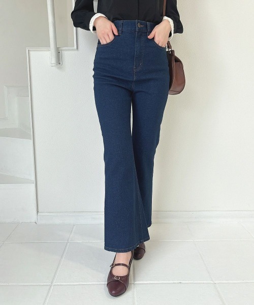 F i.n.t（フィント）の「ハイウエストフレアーデニムパンツ/fint フィント（デニムパンツ・レディース・インディゴブルー/ブラック・2/1）」の4枚目の写真