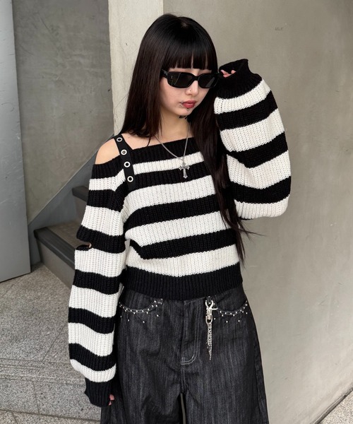 Figments（フィグメンツ）の「ストラップベルトオフショルボーダーニット（ニット/セーター・レディース・グレー/ホワイト・FREE）」の4枚目の写真