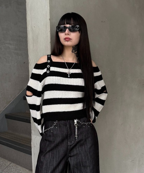 Figments（フィグメンツ）の「ストラップベルトオフショルボーダーニット（ニット/セーター・レディース・グレー/ホワイト・FREE）」の6枚目の写真