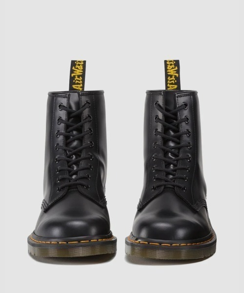 Dr. Martens(ドクターマーチン)の「Dr. MARTENS 1460 8 HOLE BOOT(ドクターマーチン 1460 8 ホールブーツ)(ブーツ・メンズ・ブラック/チェリーレッド・26cm/25cm/24cm/23cm/29cm/28cm/27cm)」の4枚目の写真