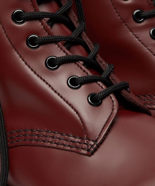 Dr. Martens(ドクターマーチン)の「Dr. MARTENS 1460 8 HOLE BOOT(ドクターマーチン 1460 8 ホールブーツ)(ブーツ・メンズ・ブラック/チェリーレッド・26cm/25cm/24cm/23cm/29cm/28cm/27cm)」の13枚目の写真