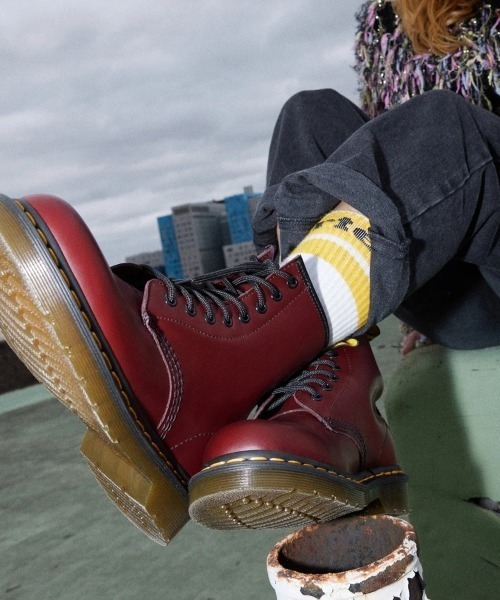 Dr. Martens(ドクターマーチン)の「Dr. MARTENS 1460 8 HOLE BOOT(ドクターマーチン 1460 8 ホールブーツ)(ブーツ・メンズ・ブラック/チェリーレッド・26cm/25cm/24cm/23cm/29cm/28cm/27cm)」の16枚目の写真