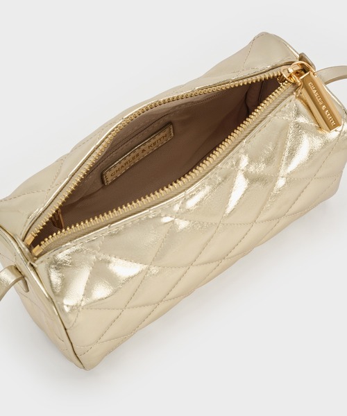 CHARLES & KEITH(チャールズ & キース)の「Janie ジェイニー キルトショルダーバッグ(ショルダーバッグ・レディース・シャンパン/バーガンディー・S)」の7枚目の写真