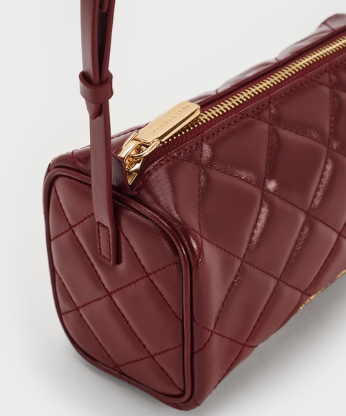 CHARLES & KEITH(チャールズ & キース)の「Janie ジェイニー キルトショルダーバッグ(ショルダーバッグ・レディース・シャンパン/バーガンディー・S)」の12枚目の写真