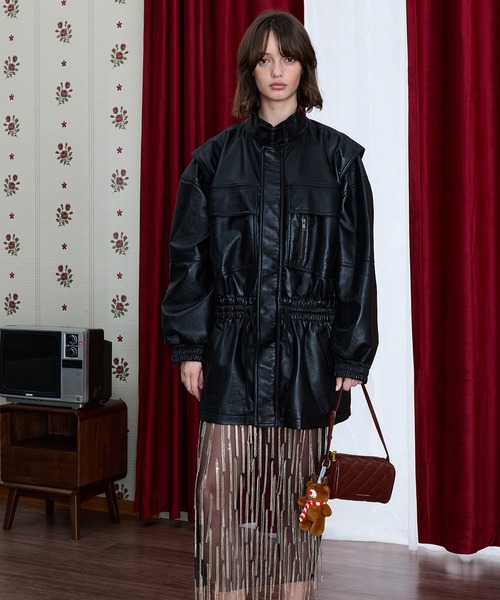 CHARLES & KEITH(チャールズ & キース)の「Janie ジェイニー キルトショルダーバッグ(ショルダーバッグ・レディース・シャンパン/バーガンディー・S)」の17枚目の写真