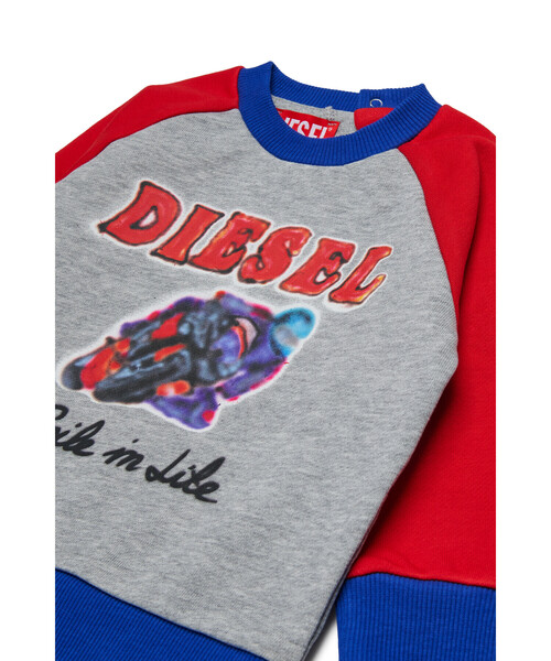 DIESEL(ディーゼル)の「ベビー プルオーバースウェット SPOSBIB(スウェット・キッズ・グレー・18M/24M/36M/12M)」の3枚目の写真
