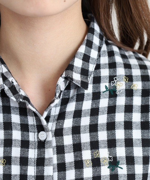 Quelle Chance(ケルシャンス)の「花刺繍ちび衿シャツ(シャツ/ブラウス・レディース・ブラック系その他/チャコールグレー/オフホワイト・L/M)」の13枚目の写真