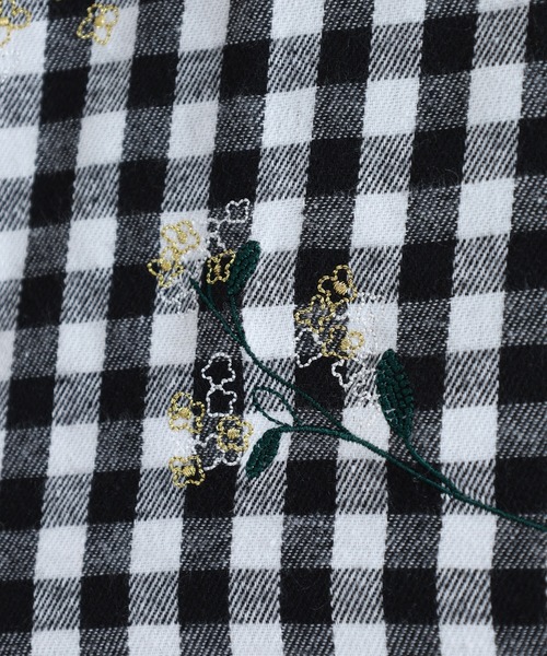 Quelle Chance(ケルシャンス)の「花刺繍ちび衿シャツ(シャツ/ブラウス・レディース・ブラック系その他/チャコールグレー/オフホワイト・L/M)」の14枚目の写真