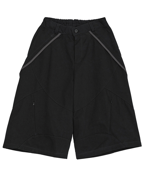 FLAREUP(フレアアップ)の「Asymmetrical Bermuda Shorts (FL-254_Black)(その他パンツ・レディース・ブラック・SMALL/MEDIUM)」の1枚目の写真