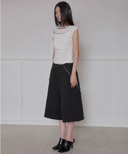 FLAREUP(フレアアップ)の「Asymmetrical Bermuda Shorts (FL-254_Black)(その他パンツ・レディース・ブラック・SMALL/MEDIUM)」の5枚目の写真