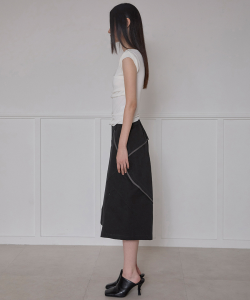 FLAREUP(フレアアップ)の「Asymmetrical Bermuda Shorts (FL-254_Black)(その他パンツ・レディース・ブラック・SMALL/MEDIUM)」の6枚目の写真