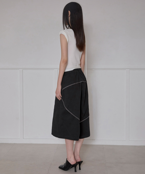FLAREUP(フレアアップ)の「Asymmetrical Bermuda Shorts (FL-254_Black)(その他パンツ・レディース・ブラック・SMALL/MEDIUM)」の7枚目の写真
