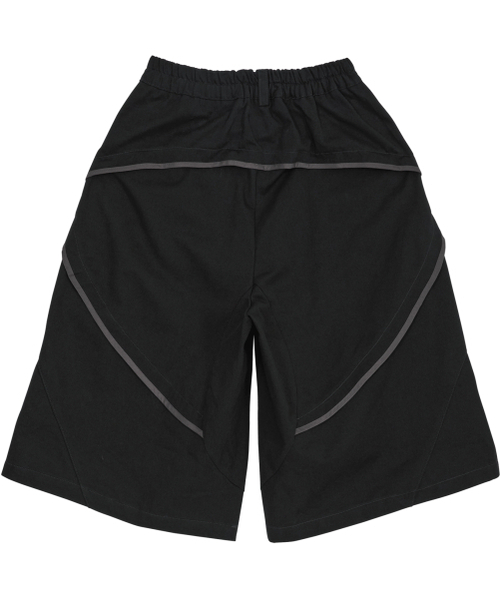 FLAREUP(フレアアップ)の「Asymmetrical Bermuda Shorts (FL-254_Black)(その他パンツ・レディース・ブラック・SMALL/MEDIUM)」の9枚目の写真