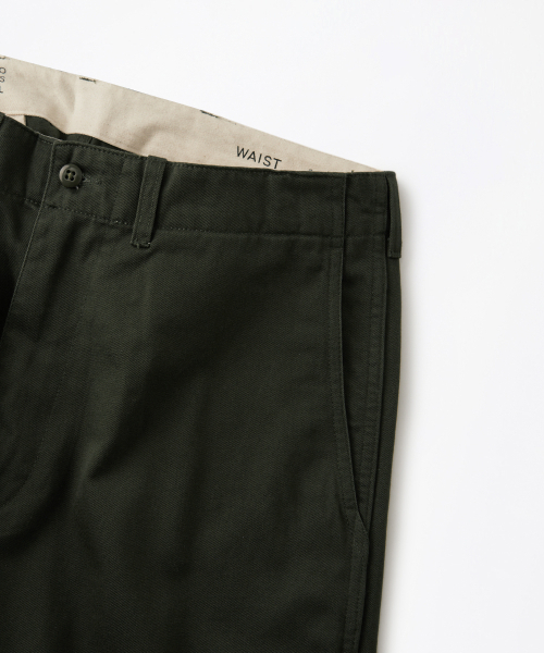 OUTSTANDING(アウトスタンディング)の「OFFICER CHINO PANTS_OLIVE GREEN(その他パンツ・レディース・その他・SMALL/MEDIUM/LARGE)」の4枚目の写真