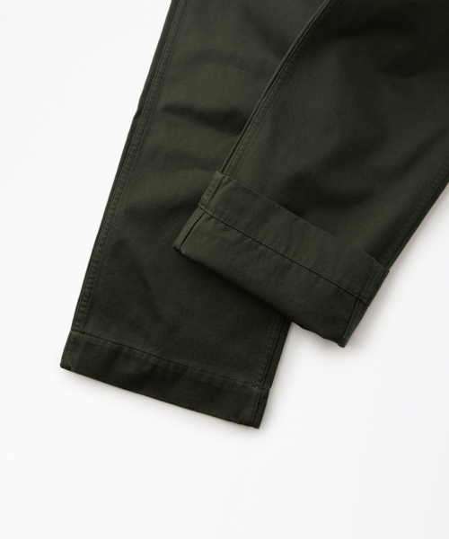OUTSTANDING(アウトスタンディング)の「OFFICER CHINO PANTS_OLIVE GREEN(その他パンツ・レディース・その他・SMALL/MEDIUM/LARGE)」の8枚目の写真
