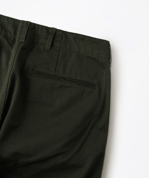 OUTSTANDING(アウトスタンディング)の「OFFICER CHINO PANTS_OLIVE GREEN(その他パンツ・レディース・その他・SMALL/MEDIUM/LARGE)」の9枚目の写真
