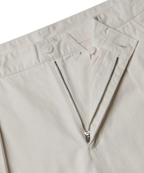MUSINSA STANDARD（ムシンサスタンダード）の「リバースワンタックレギュラーフィットチノパンツ[クリーム]（その他パンツ・メンズ・その他・40/38/42/36/34/32/30/31/33/26/27/28/29）」の9枚目の写真