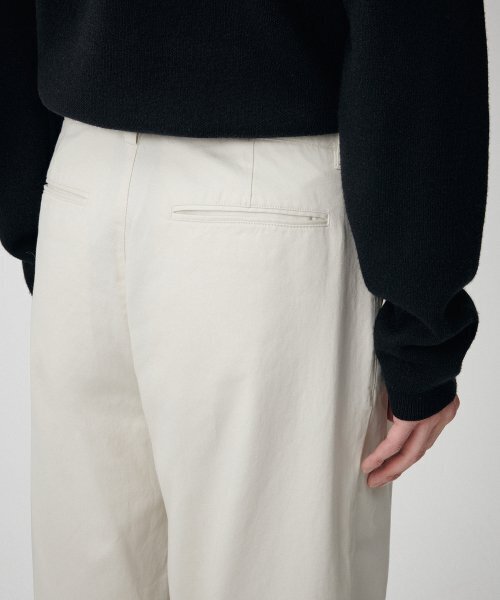 MUSINSA STANDARD（ムシンサスタンダード）の「リバースワンタックレギュラーフィットチノパンツ[クリーム]（その他パンツ・メンズ・その他・40/38/42/36/34/32/30/31/33/26/27/28/29）」の11枚目の写真