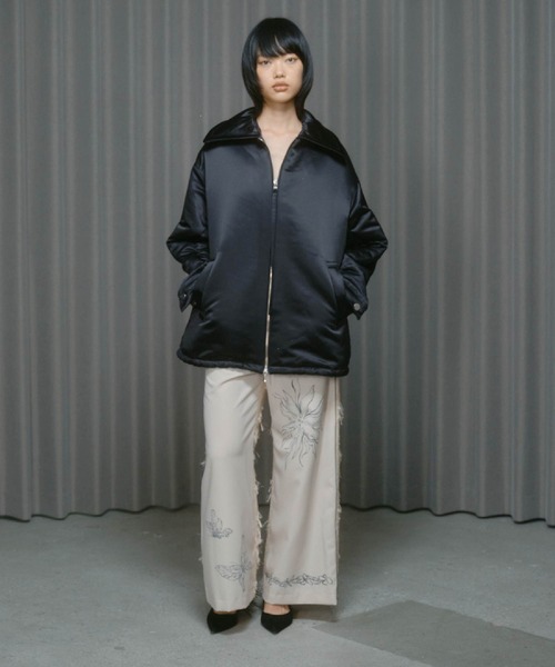 THINGS THAT MATTER(シングス ザット マター)の「SATIN PAD JACKET / サテン パッド ジャケット(ブルゾン・レディース・アイボリー/ブラック・FREE)」の5枚目の写真