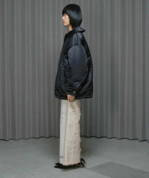 THINGS THAT MATTER(シングス ザット マター)の「SATIN PAD JACKET / サテン パッド ジャケット(ブルゾン・レディース・アイボリー/ブラック・FREE)」の6枚目の写真