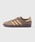 adidas�i�A�f�B�_�X�j�́u�yadidas/�A�f�B�_�X�zGAZELLE INDOOR JQ8386�i�X�j�[�J�[�j�v�b�_�[�N�u���E��