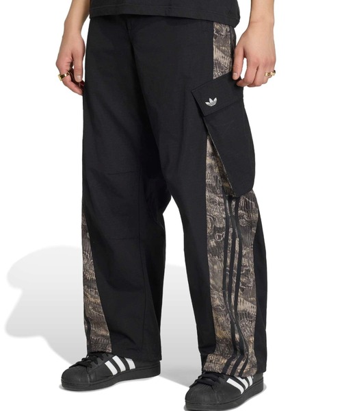 adidas（アディダス）の「adidas ADILENIUM 5.0 CARGO PANTS / アディダス アディレニウム シーズン 5 カーゴパンツ（カーゴパンツ・メンズ・ブラック・34inch/32inch/30inch/26inch/25inch/24inch/36inch）」の2枚目の写真