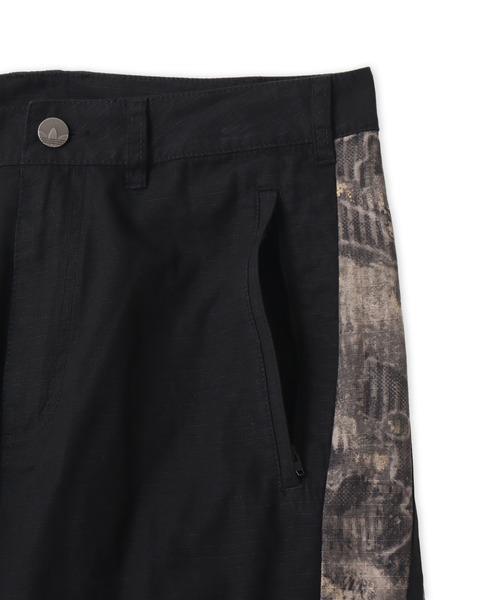 adidas（アディダス）の「adidas ADILENIUM 5.0 CARGO PANTS / アディダス アディレニウム シーズン 5 カーゴパンツ（カーゴパンツ・メンズ・ブラック・34inch/32inch/30inch/26inch/25inch/24inch/36inch）」の4枚目の写真