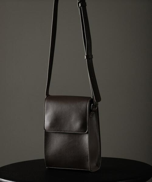 SENSE OF PLACE by URBAN RESEARCH(センスオブプレイスバイアーバンリサーチ)の「スクエアフラップミニショルダー(ショルダーバッグ・メンズ・ブラック/ブラウン・ONE)」の1枚目の写真