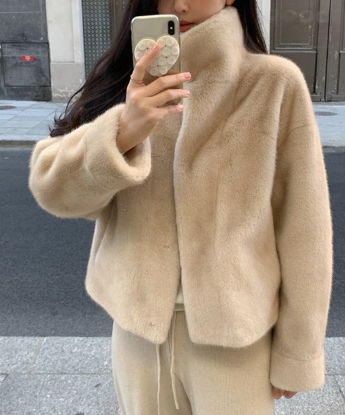 emi+（エミプラス）の「ショート丈スタンドカラーﾌｧ‐ブルゾン（ブルゾン・レディース・ブラック/ベージュ・FREE）」の4枚目の写真